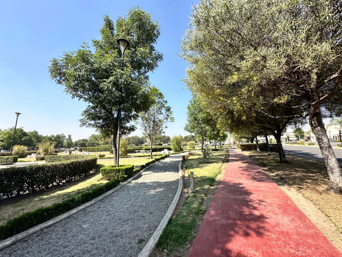 Hermosa Y Cómoda Casa En Venta En Calimaya.