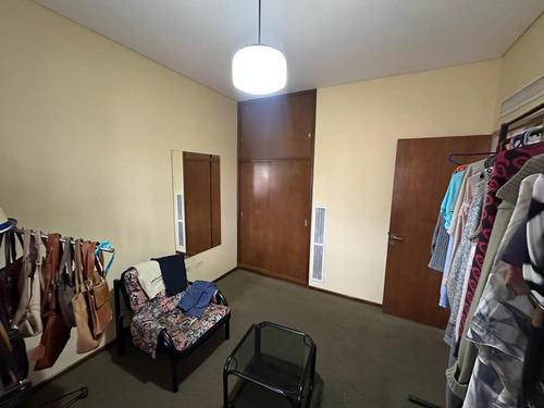 Venta Chalet 4 Amb Con Dependencia, 2 Cocheras, Quincho, En Caseros Zona Centrica