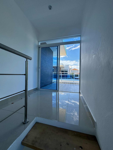 Casa Con Piscina En San Isidro