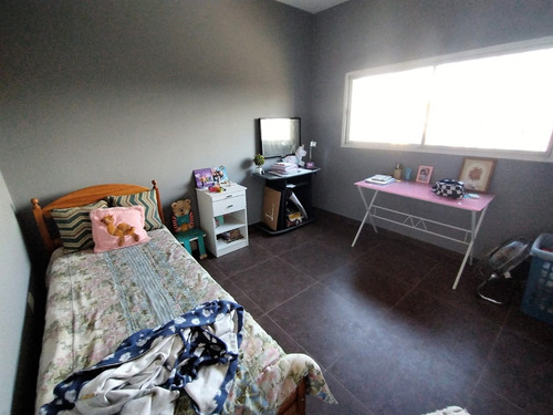 Venta- 2 Casas De 3 Ambientes Cada Una - P. Argentinas 400 - Pque. San Martin- Merlo- Usd 130.000