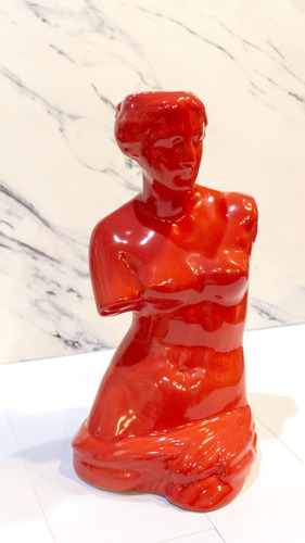 Florero Escultura Adorno Afrodita Diseño Deco  Completo Roma Color Rojo Rojo