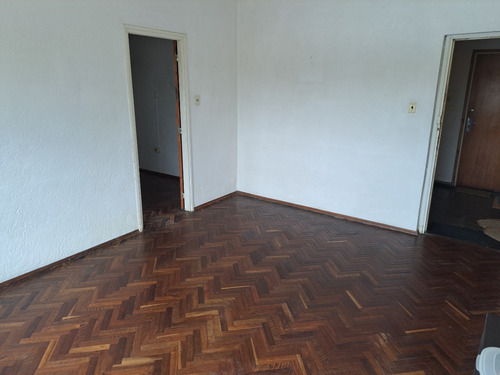 Apartamento Excelente Ubicación Puede Ser Con Garaje, 1 Dormitorio Por Ascensor.