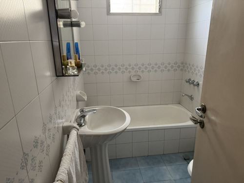 Venta De Casa 4 Amb. Con Jardin Y Cochera , Haedo