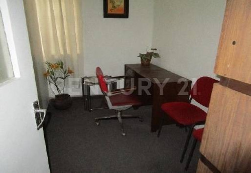 Imagen 4 de 18 de Casa En Condo. En Venta Con Excelente Metraje De Terreno, No Comparte Muros.