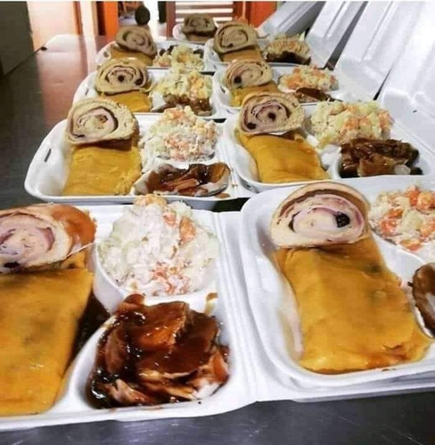 Imagen 2 de 5 de Comidas Por Encargo Plato Navideño, Panetonne, Pan Jamon
