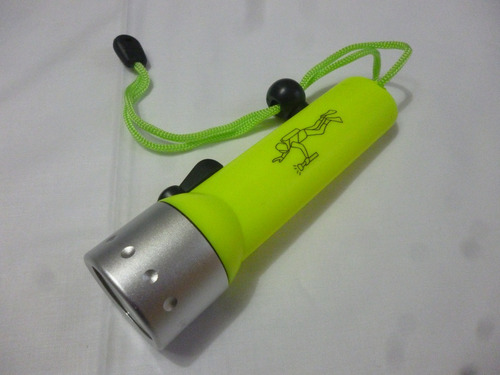 Linterna Submarina Acuatica Buceo Brillante Led Cree