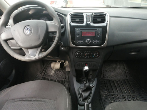 Imagen 12 de 14 de Renault Logan Zen Ta 2018