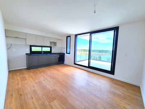 Venta Apartamento 2 Dormitorios Penthouse Con Vista Al Lago Parque Miramar Y Garaje
