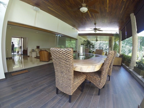 Casa De Lujo De Una Planta En Providencia