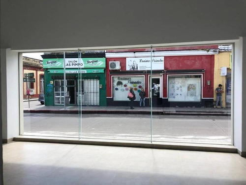 Imagen 4 de 9 de Esquina Comercial De Doble Altura En Pleno Centro