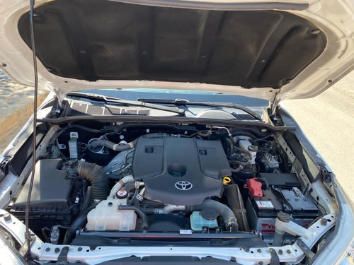 Toyota Hilux D Cab 2.4 Diesel, 4x2