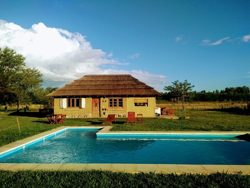 Imagen 10 de 19 de Alquiler Marzo Abril Dos Casas De Campo En Mercedes Para Un Mismo Grupo, 10 Huéspedes. Una Hermosa Hectárea Arbolada, Piscina Cercada, Tv, Wi Fi, Cancha Fútbol, 90 Kmts.caba ,
