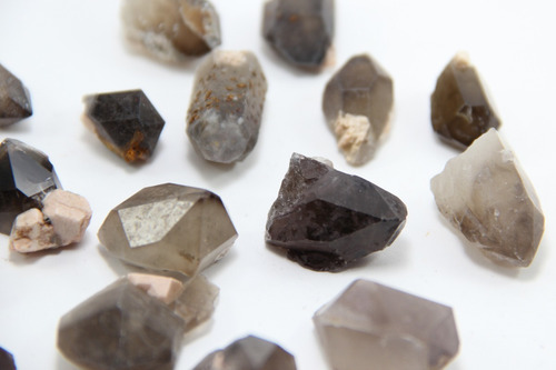 Imagen 2 de 2 de Piedra Puntas De Cuarzo Ahumado En Bruto Nro. 3