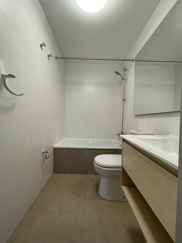 Arriendo Depto 2d 2b, Con Terraza Y Gran Conectividad