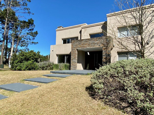 Casa En Venta En Barrio Privado - La Arbolada, Zona De Colegios