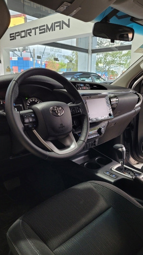 Imagen 8 de 18 de Toyota Hilux 2021 2.8 Cd Srv 177cv 4x2 At