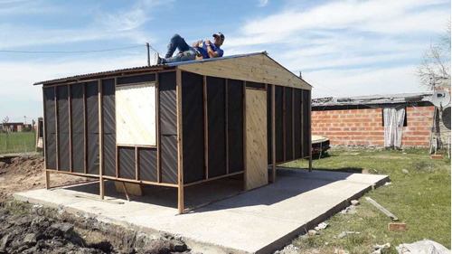 Imagen 10 de 18 de Prefabricada De 25m2 Con Aberturas De Madera Techo De Chapa