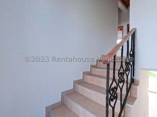 Erika Armeya Vende, Casa En La Urbanizacion Parque Choroni, Avenida Intercomunal De Cabudare Flex 25-4180