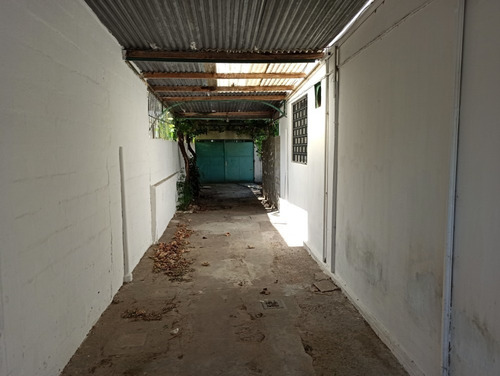 Alquiler De Local Industrial En Ituzaingo.