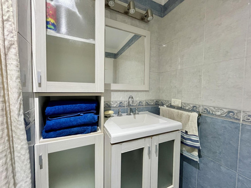 Comodisima E Impecable Casa En Munro Con Ingreso Por Dos Calles, Patio Y Terraza.