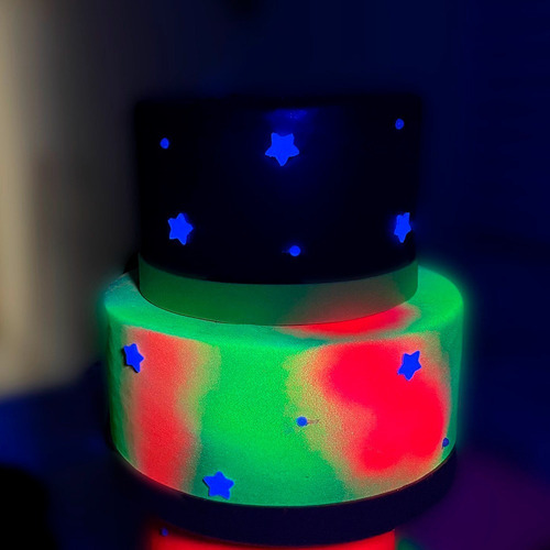 Bolo Fake Neon Balada Brilha Luz Negra - Ideal Pegue Monte