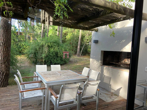 Venta: Casa Laguna Blanca 4 Dormitorios