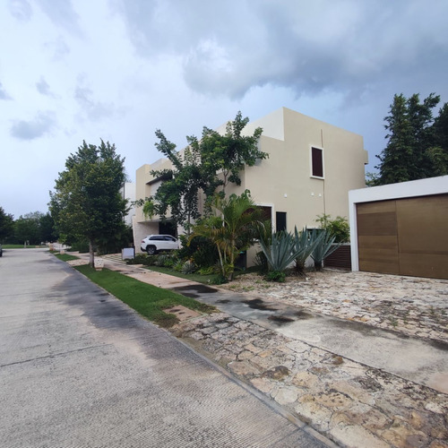 Casa Con Paneles Solares  Y Amueblada Para Venta En Yucatan 
