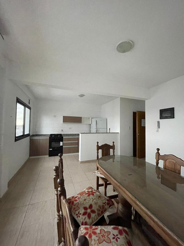 Departamento En Venta De 3 Ambientes Con Balcón Y Espacio Guardacoche- Wilde