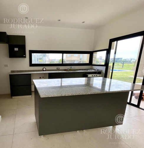 Oportunidad! Casa En Venta En Barrio San Sebastian Area 5