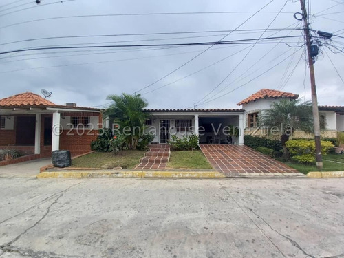  José López Vende  Excelente Casa  En Urb. Privado En  Zona Este Barquisimeto  Lara, Venezuela. 3 Dormitorios  2 Baños  270 M² 