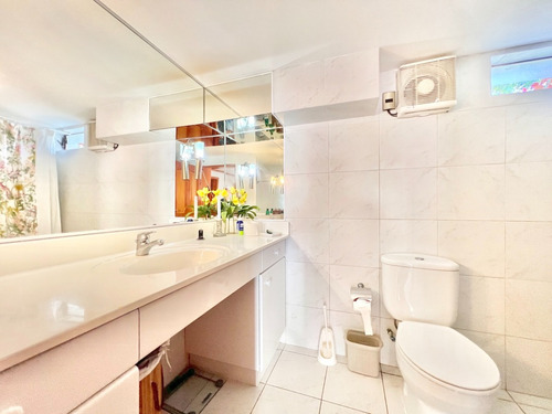 En Venta Encantadora Y Sólida Casa Con Linda Vista, Zapallar