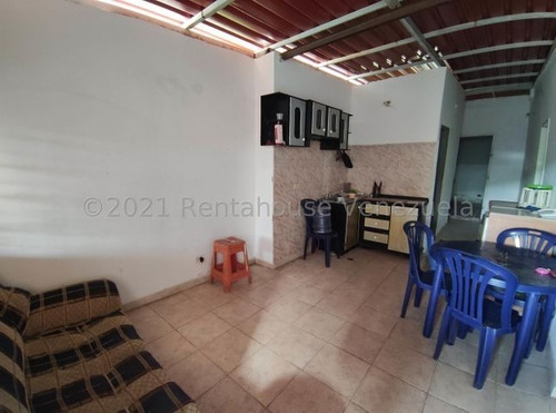 Casa En Venta En Pleno Casco Central De Turmero(1)