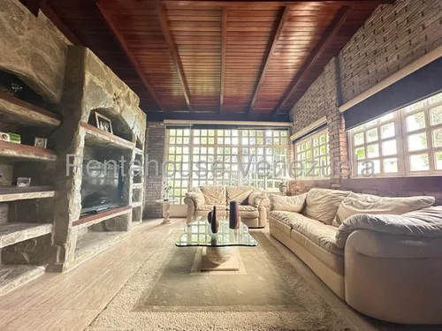 Casa En Venta. Urb. Alto Prado.