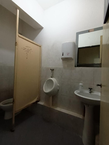 Gran Local En Venta Barrio Centro Sobre Av Gral Paz Esq. Rioja - 25 Mts De Doble Vidriera, Recibo Menor