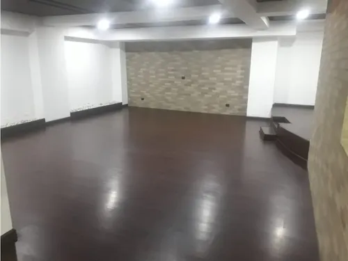 Venta De Local Con Renta En Milán