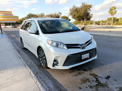 Toyota Sienna XLE PIEL SEMINUEVA