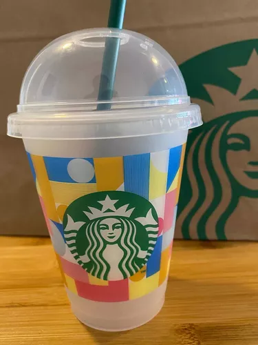 Nuevo vaso reutilizable de Starbucks que cambia de color