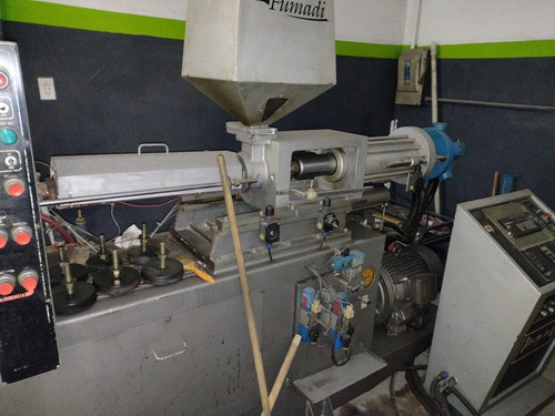 Máquina Inyectora Fumadi 80tn 200 Grs Cierre Hidráulico (Usado)