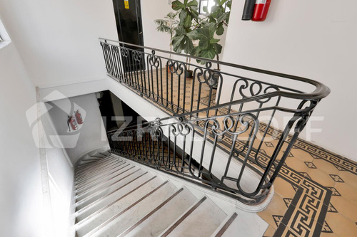 Departamento Francés En Venta En Recoleta. 4 Ambientes