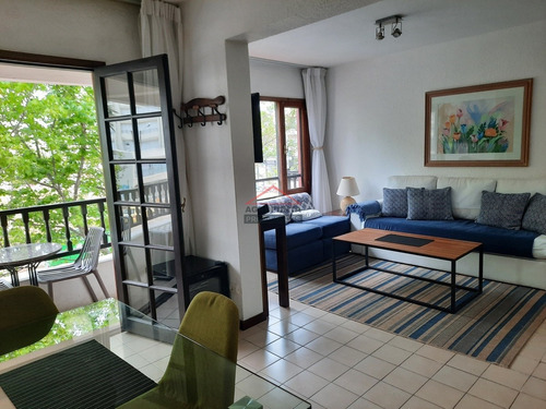 Apartamento En Centro Lafayette De 2 Dormitorios Y Cochera.- Ref: 5660