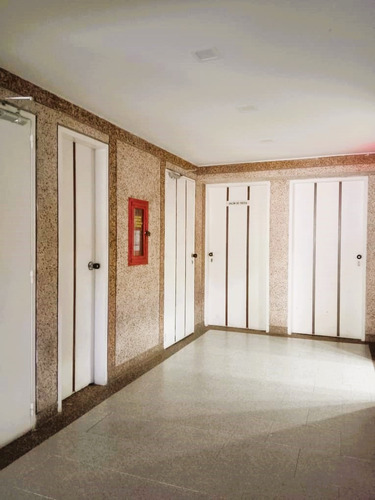 Venta Excelente Apartamento En Lomas Del Ávila, Cuenta Con 95.53m2