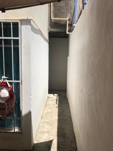 Casa 2 Niveles, 3 Recamaras Y Terraza