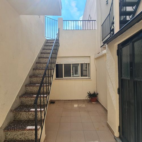 Departamento Tipo Ph 1 Piso Por Escalera Con Terraza Y Patio