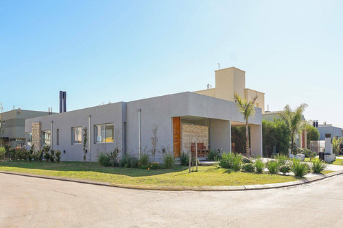 Imagen 1 de 30 de Venta Casa En San Sebastián Barrio Cerrado Funes