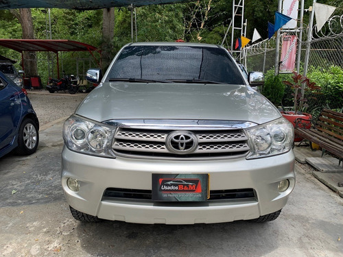 Imagen 2 de 11 de Toyota Fortuner 2011