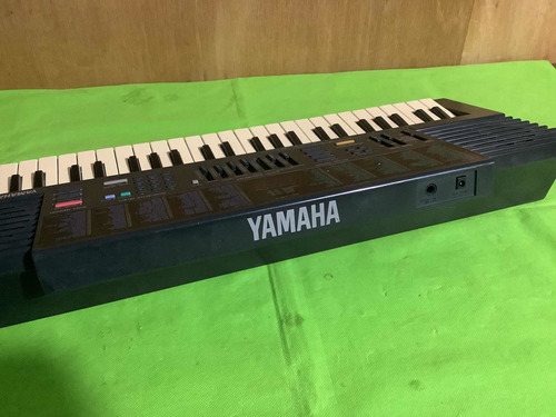 Teclado Yamaha Pss-380 No Sirve ( Para Piezas) (Usado)