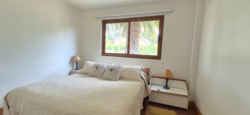 Casa Sólida Con Amplio Jardín En Las Brisas De Santo Domingo