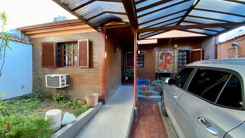 Venta De Casa 4 Dorm., Alsina Al 400- C /pileta
