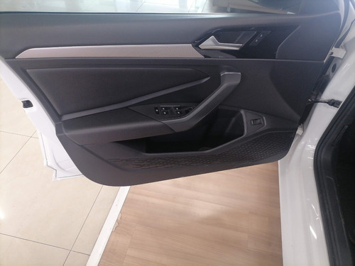 Imagen 3 de 12 de Jetta Rline Automatico 1.4 Tsi Blanco 2019