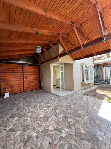 Vendemos Casa Con Amplio Terreno En Villa Flores De Pucará